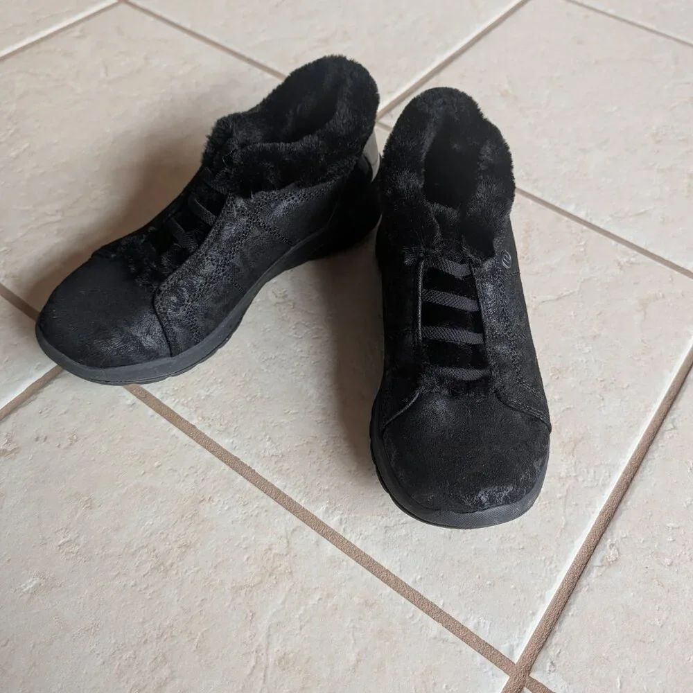 Shoes - Picture 3 of 3